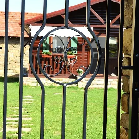 The Village * Nacowci