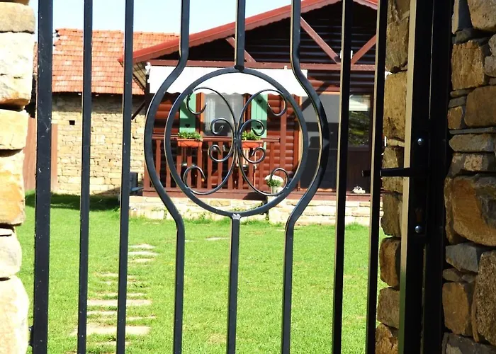 The Village * Natsovtsi